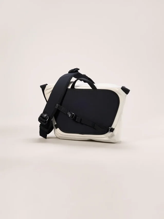 Granville 10 Courier Bag
